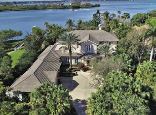 709 Grove Pl, Orchid, FL 32963