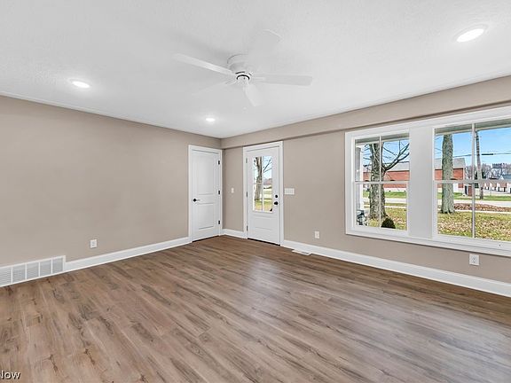 4th image of 3006 Abbe Rd