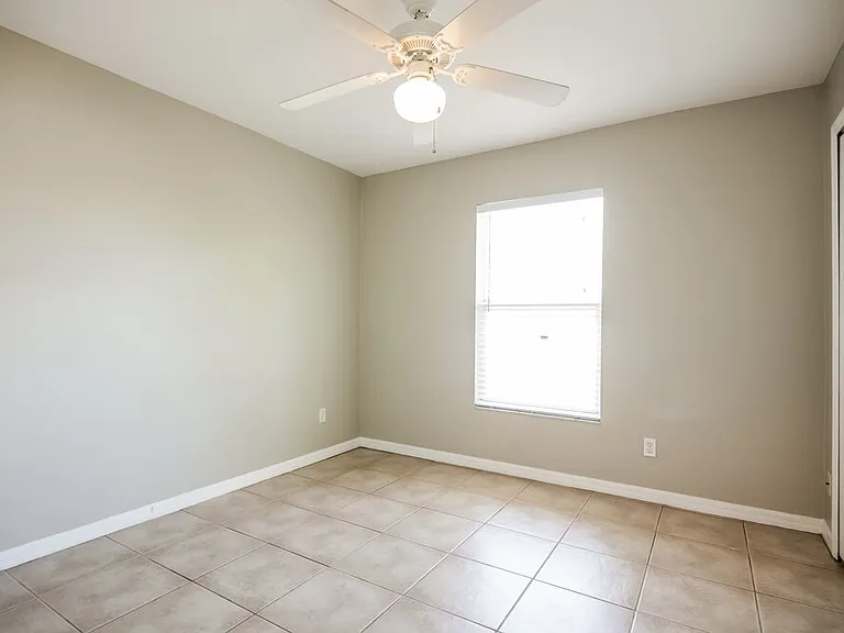 229 SW 43rd Ln — Photo 9