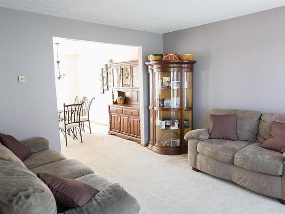 3rd image of 355 Highbanks Valley Ct