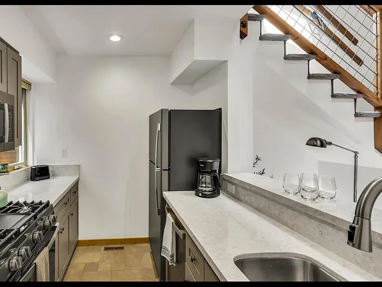 2755 N Lake Blvd #26 — Photo 8