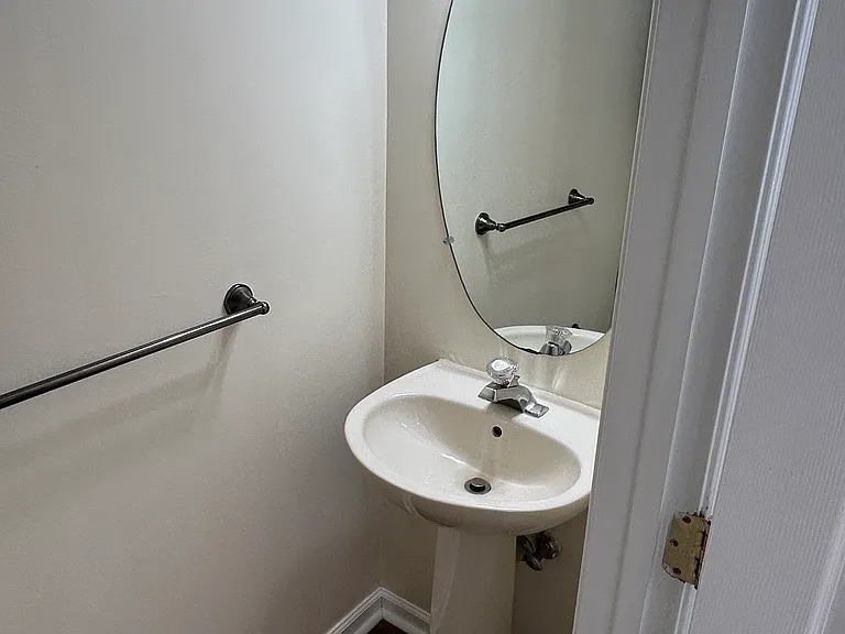 254 Seneca Ter — Photo 12