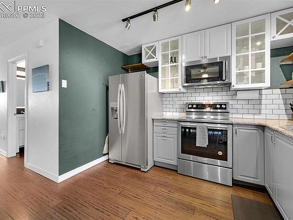 4th image of 7907 Lexington Park Dr