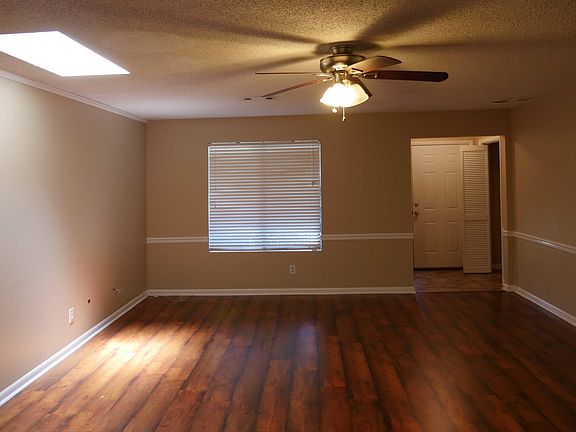 3rd image of 128 Pleasant Hill Ct