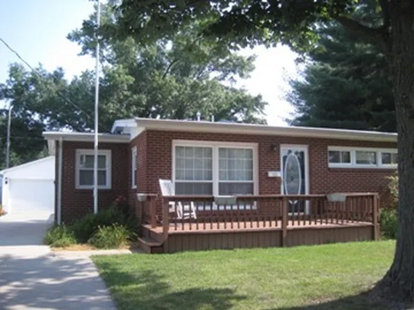 113 W Young Dr, Fairfield, IL 62837