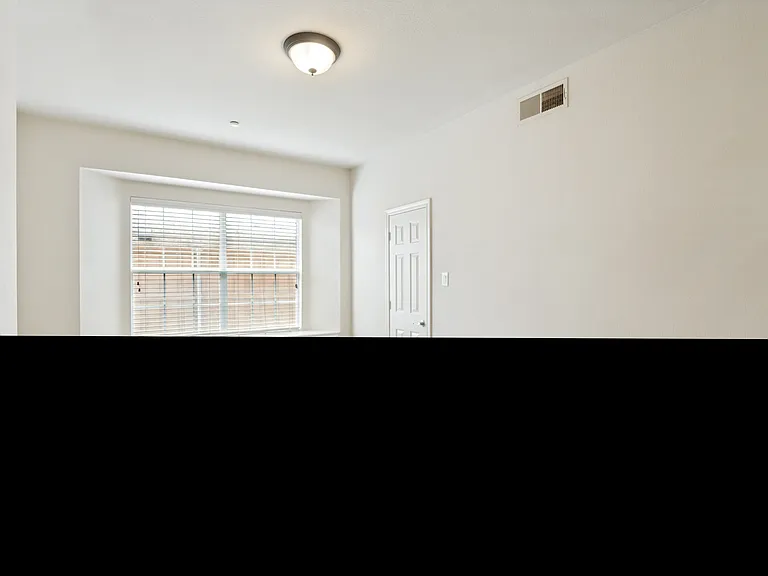 11800 Pondview Ln — Photo 28