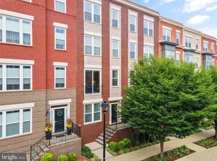 11696 Sunrise Square Pl, Reston, VA 20191