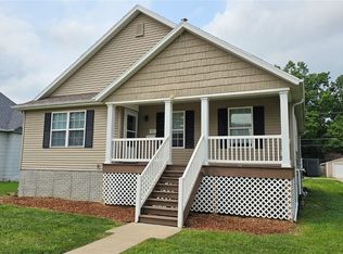 912 C Ave NW, Cedar Rapids, IA 52405