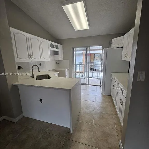 2527 W 76th St #208 — Photo 12