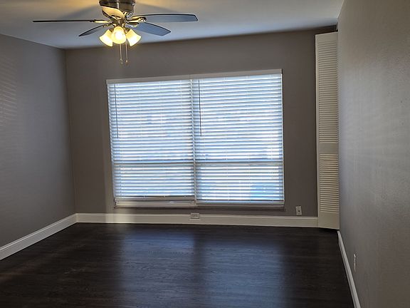 5th image of 3604 Park Crest Dr #J