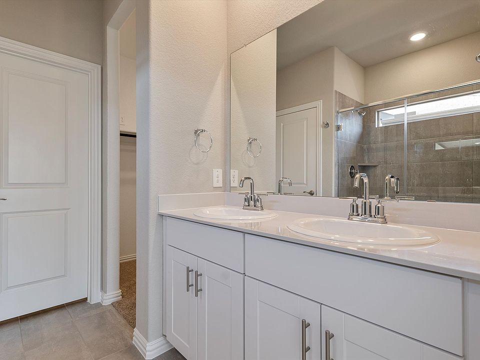 1st image of 715 Lullaby Ln