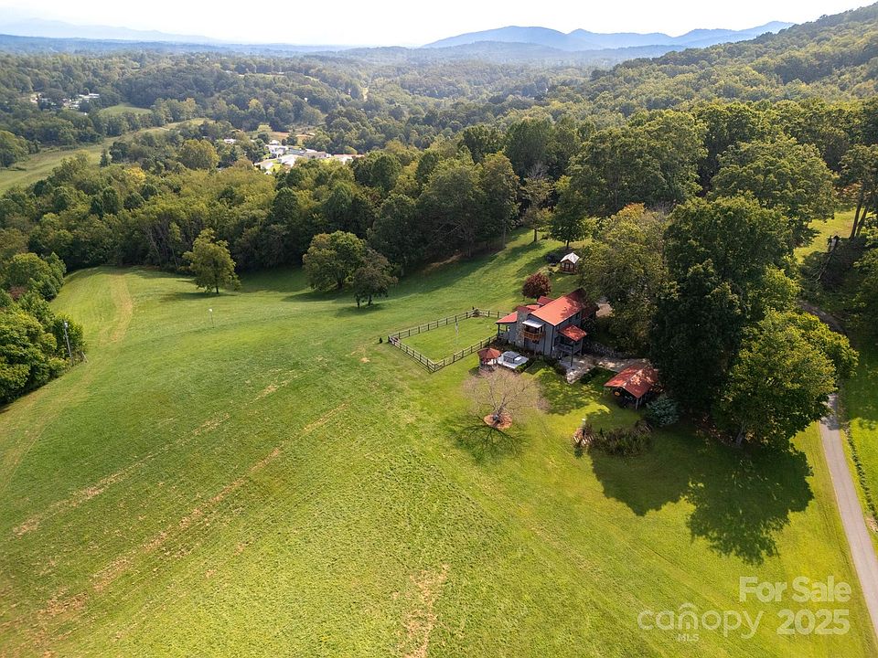 28th image of 50 Holland Ridge Dr