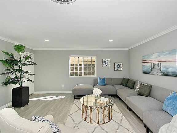 4th image of 1005 Pioneer Ave