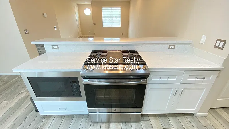3 bed, 2.0 bath, 1317 sqft, $2,465 — Photo 3
