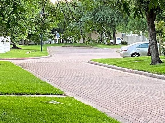 4th image of 15838 W Park Ct