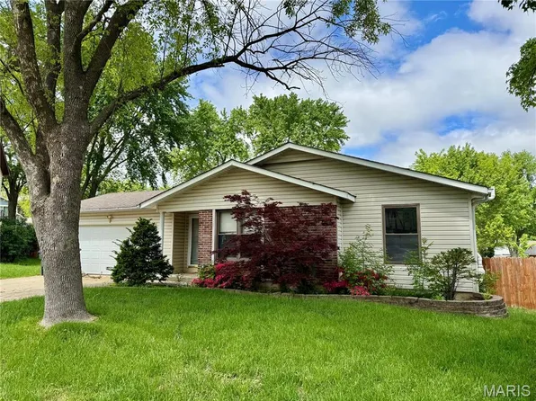 4 Gold Rush Ct, Saint Peters, MO 63376