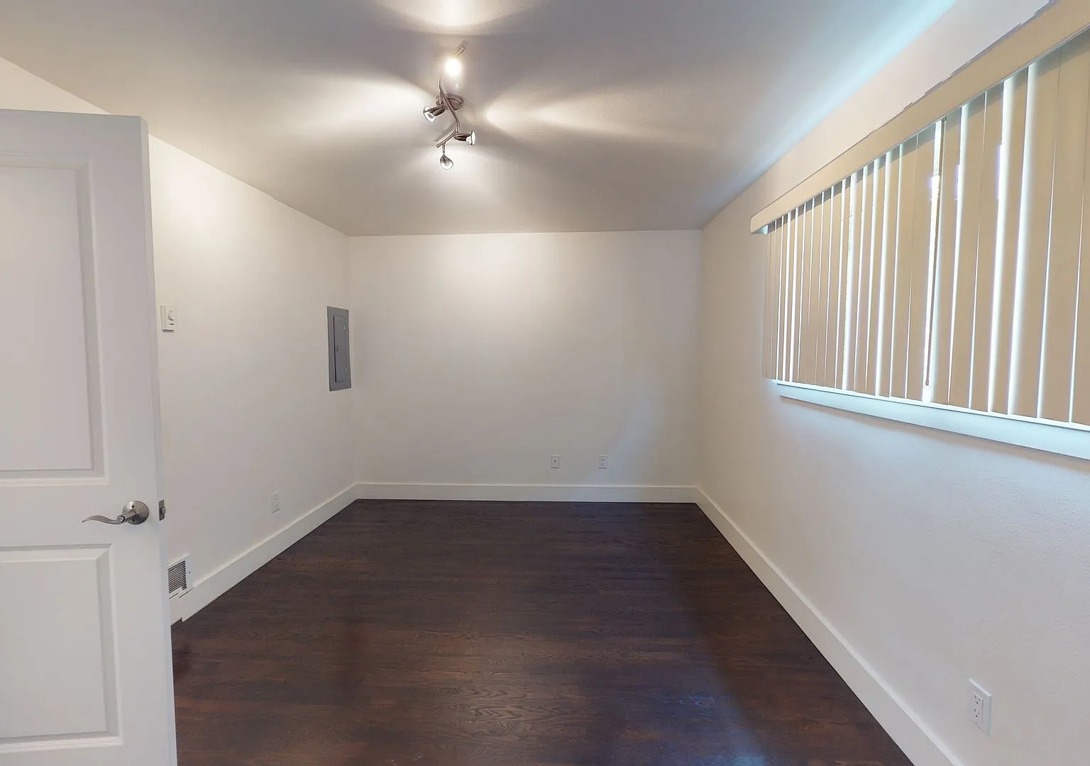 401 Harvard Ave (123) — Photo 4