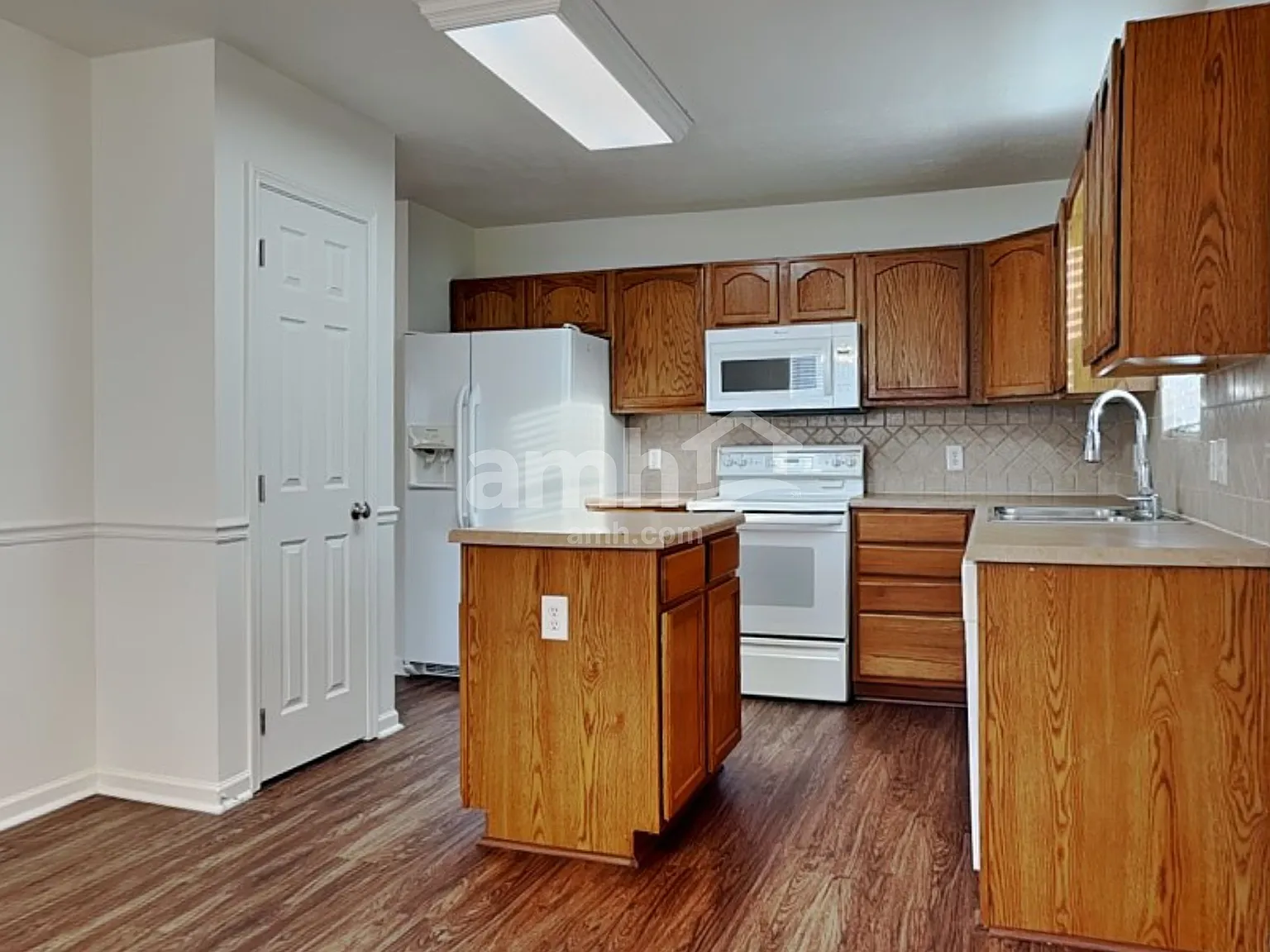 3 bed, 2.0 bath, 1566 sqft, $2,180 — Photo 4