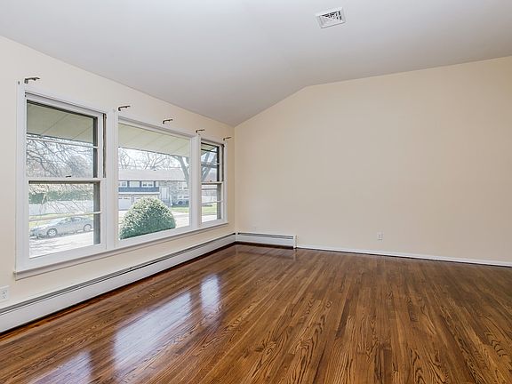 4th image of 8 Cypress Ave