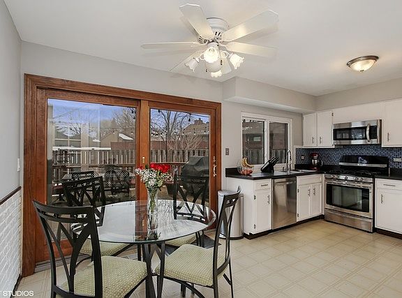 5th image of 584 Lakeview Ct