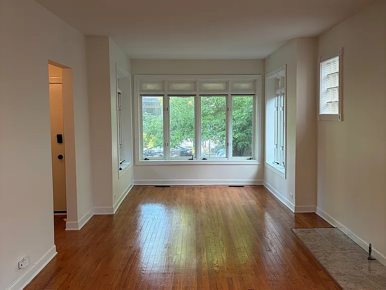 10704 S Albany Ave — Photo 2