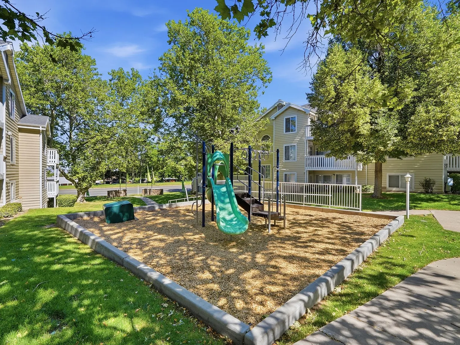 Woods Crossing Apartments — Photo 4