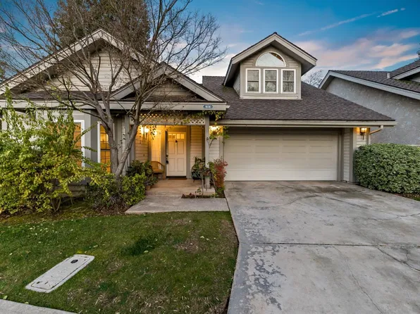 9136 N Stoneridge Ln, Fresno, CA 93720