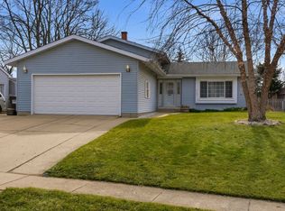 3707 W Bradley Ct, McHenry, IL 60050