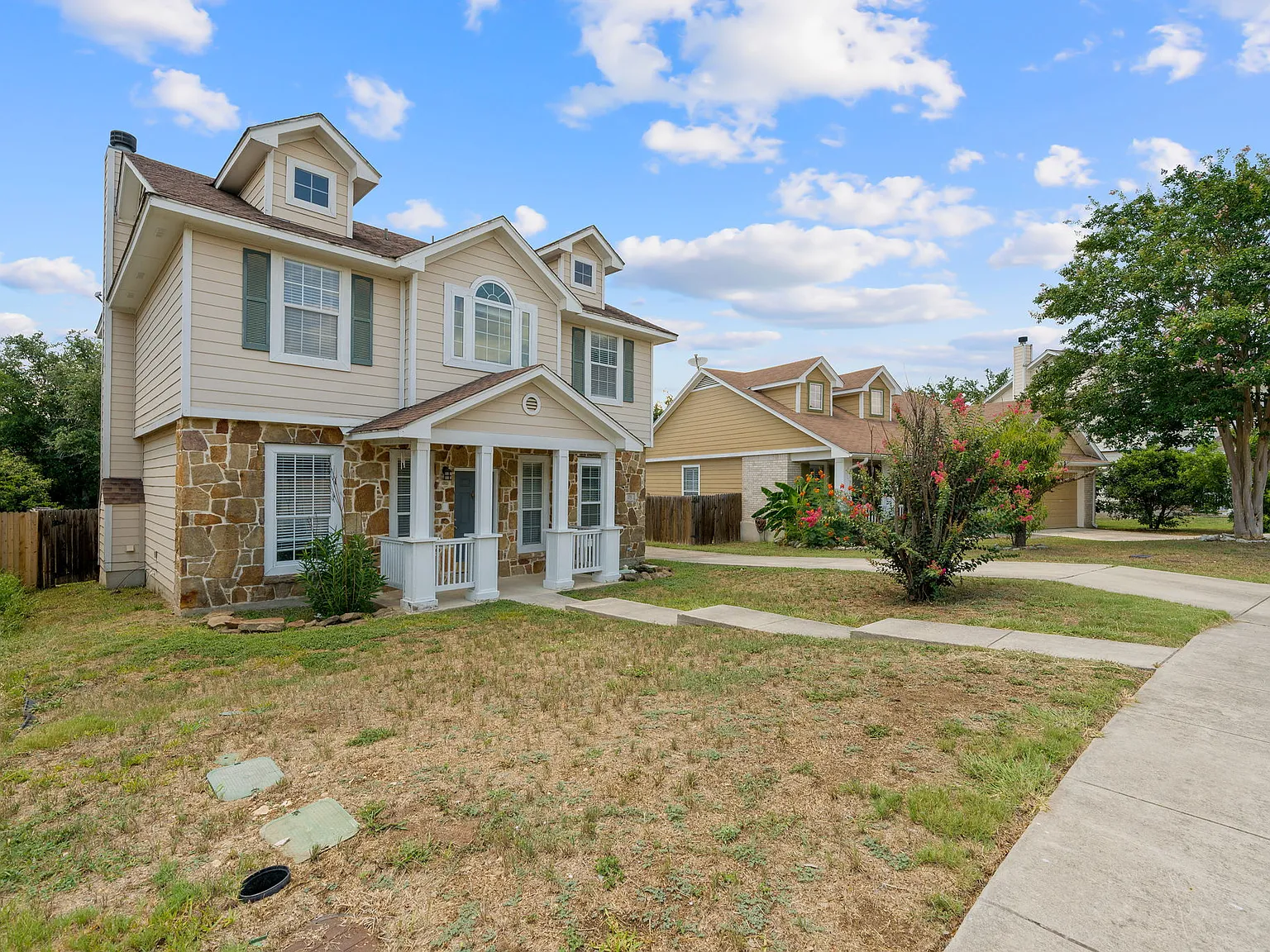 4 bed, 2.5 bath, 1880 sqft, $2,199 — Photo 2
