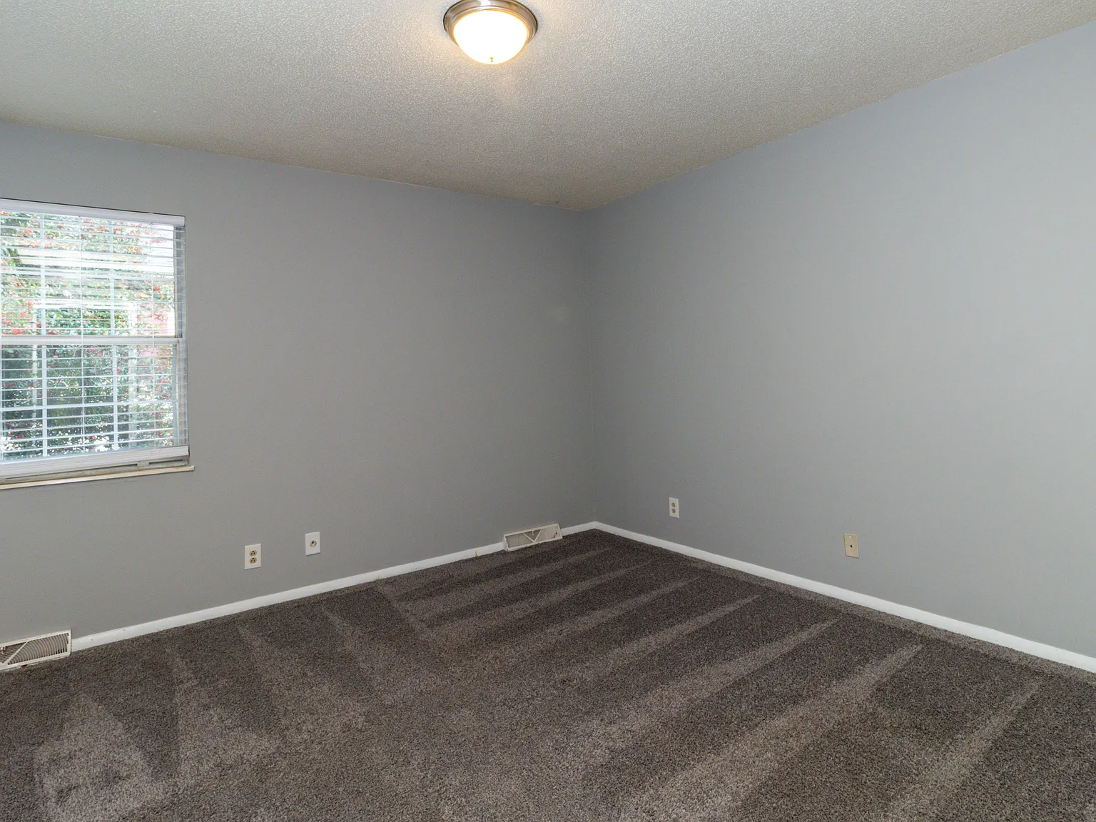 9157 Cedarpark Ln — Photo 2