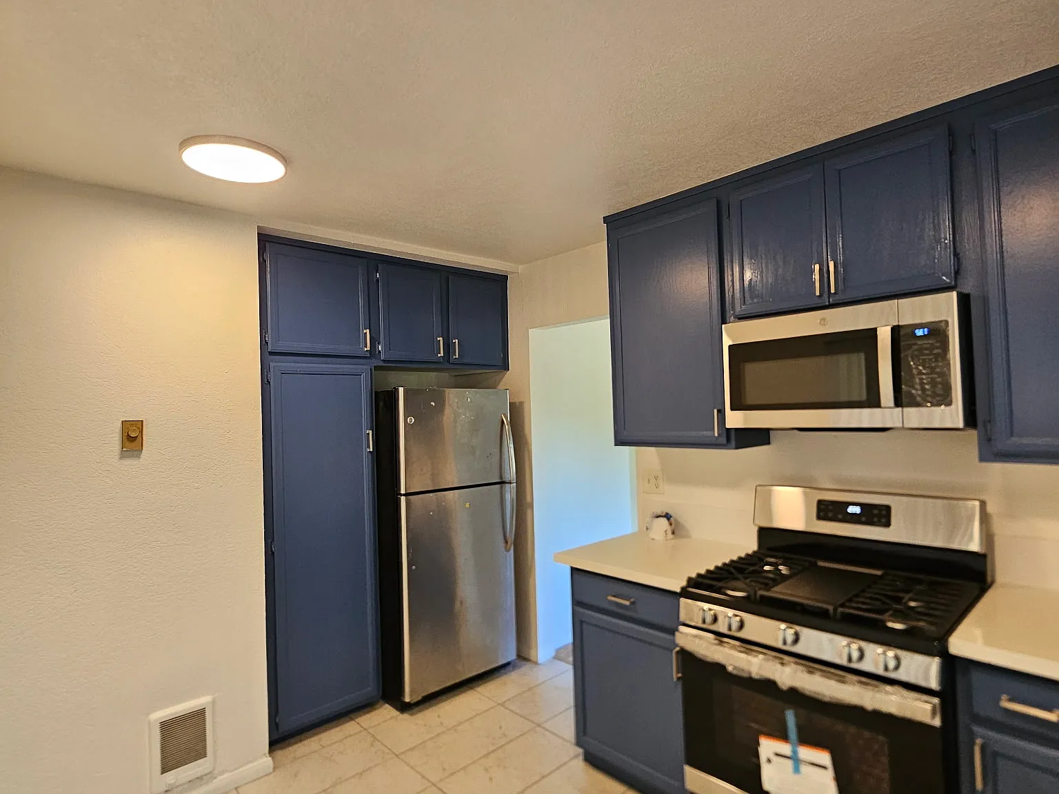 2 bed, 950 sqft, $2,450 — Photo 3