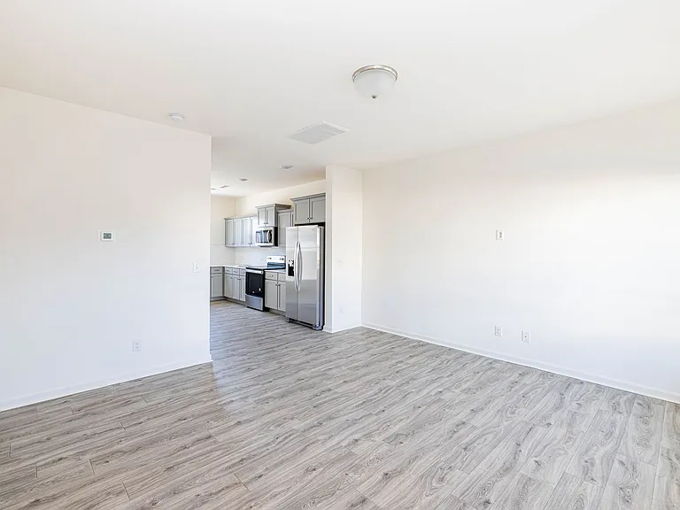 120 S Dorsett St — Photo 2