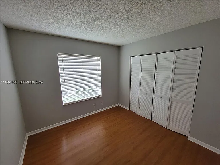 928 Falling Water Rd — Photo 17