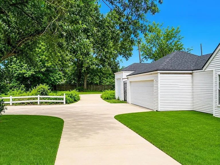 4409 Hillbrook Dr — Photo 43
