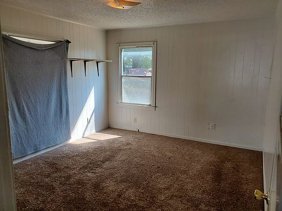 3rd image of 2301 Owens St