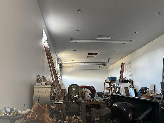 4th image of 5947 Springcrest Way