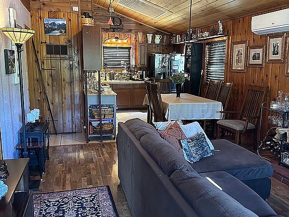 Living room/dining/kitchen