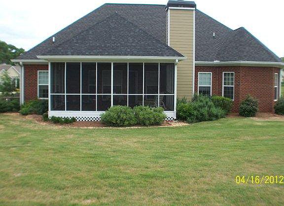 Lovely screened in porch