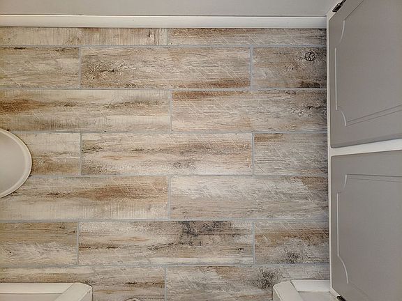 5th image of 2102 Whispering Sands Ln