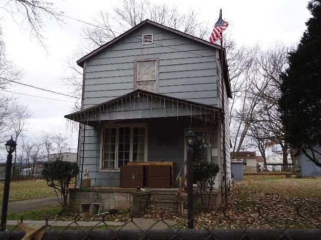 2nd image of 1917 E 31st Street Pl