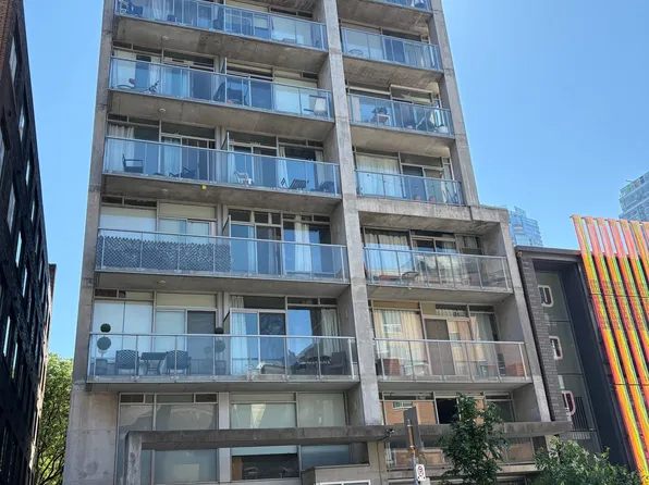 169 John St #403, Toronto, ON M5T 1X3