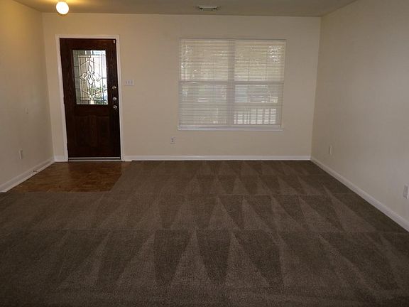 3rd image of 15611 Leeds Ln