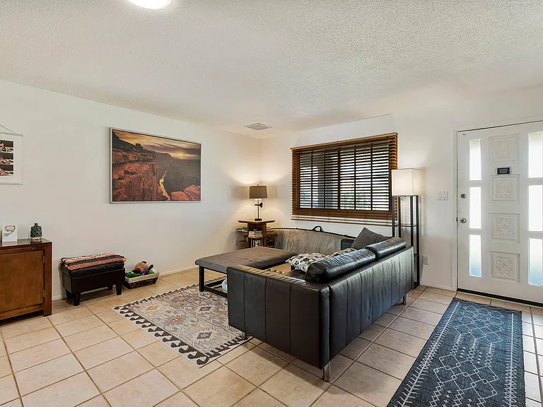 3117 S Jentilly Ln — Photo 21