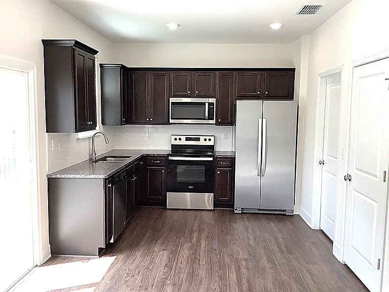10316 Riverwalk Ct — Photo 3