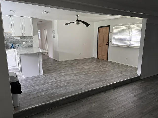4706 Wallace Ave — Photo 5