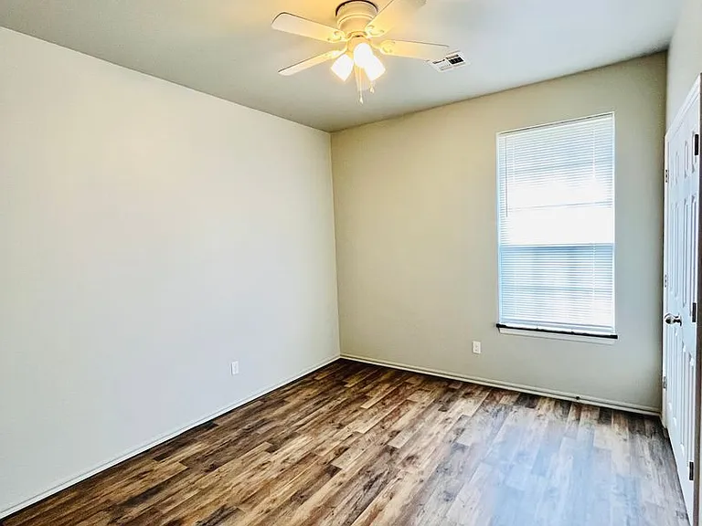600 Rosemoor Ct — Photo 10
