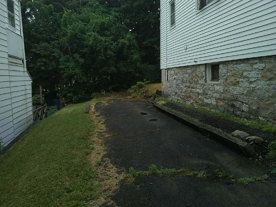 2nd image of 38 McDonnell St #2