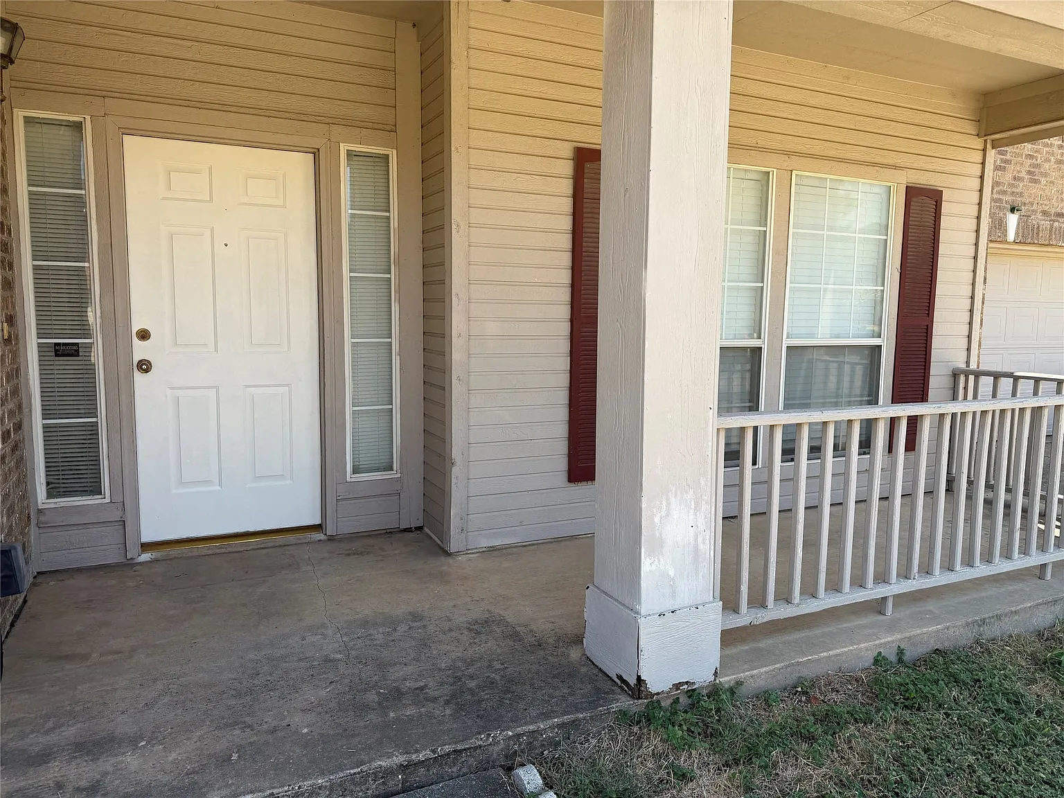 4 bed, 2.5 bath, 2378 sqft, $3,000 — Photo 2