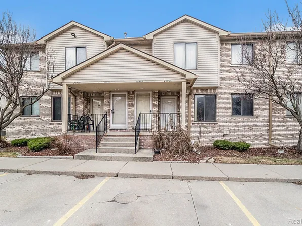 20906 Flora St, Roseville, MI 48066