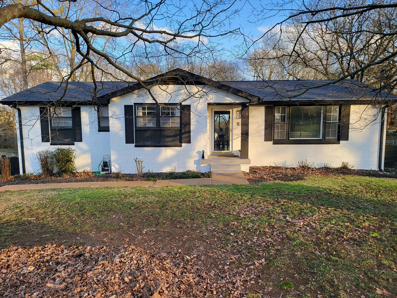 3 bed, 1.5 bath, 1500 sqft, $2,800 — Photo 2